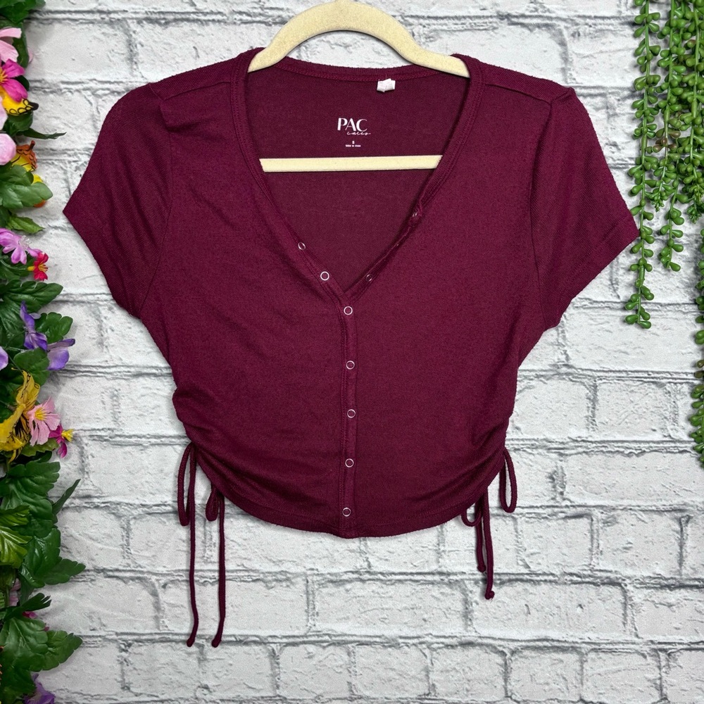 .^🌸5/$25🌸Pac Wine Red Short Sleeved Button Down Crop Top  Size Small